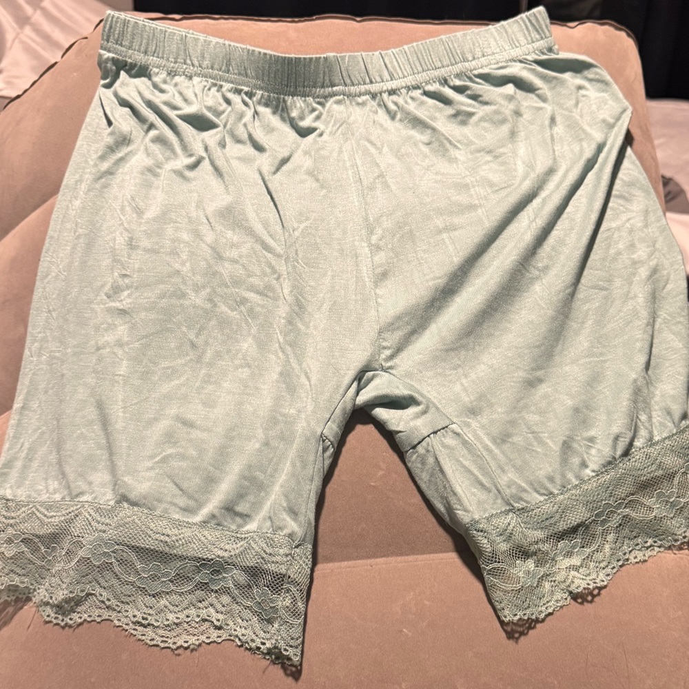 Women's Lace Trim Sleep Shorts - Light Green